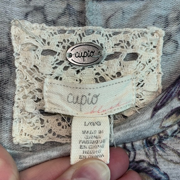 ⚡️ 3 for $20 ⚡️ Cupio Gray Floral Short Sleeve Top - Picture 6 of 7